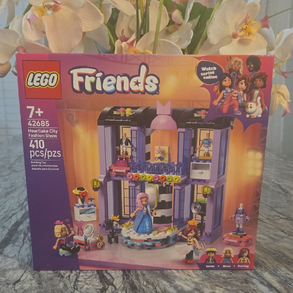 LEGO Friends Heartlake City Fashion Show Set - Blue and Purple